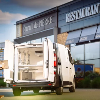 Véhicule avec cellule intégrée Iso City Gruau pour traiteur, pâtissier