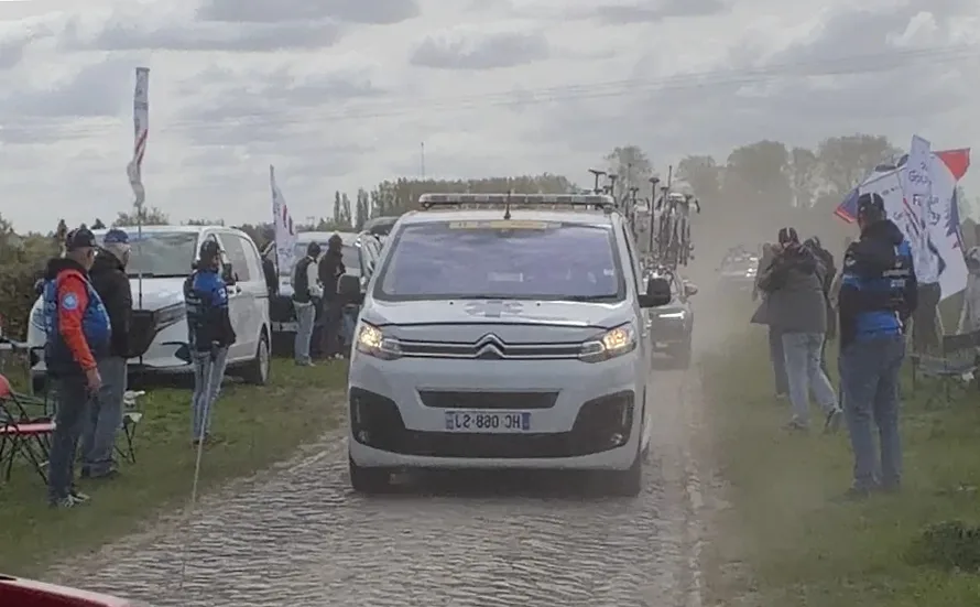 𝗦𝘂𝗿 𝗹𝗲𝘀 𝗽𝗮𝘃𝗲́𝘀 𝗱𝗲 𝗣𝗮𝗿𝗶𝘀-𝗥𝗼𝘂𝗯𝗮𝗶𝘅, 𝗹𝗮 𝗿𝗼𝗯𝘂𝘀𝘁𝗲𝘀𝘀𝗲 𝗻’𝗲𝘀𝘁 𝗽𝗮𝘀 𝘂𝗻𝗲 𝗼𝗽𝘁𝗶𝗼𝗻